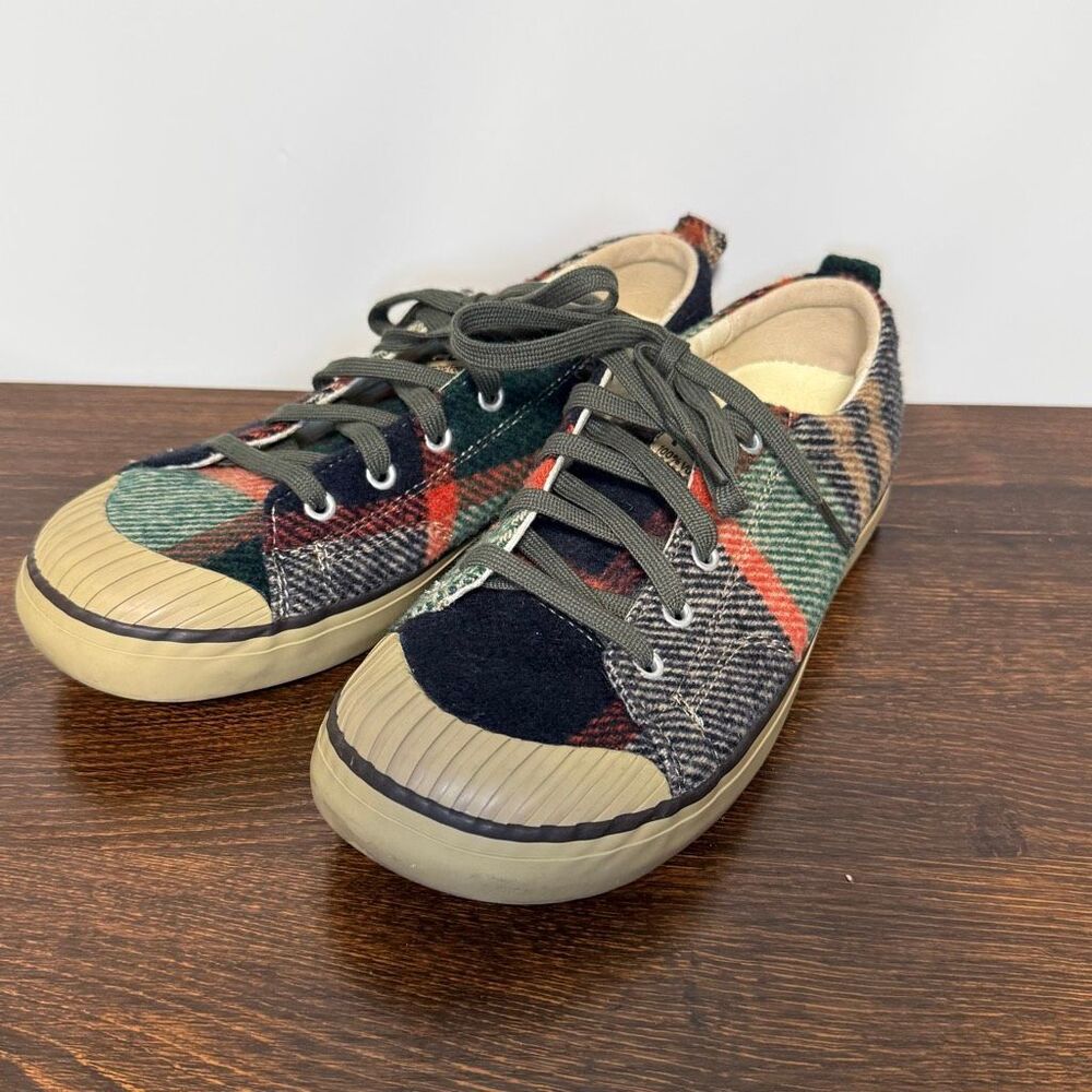KEEN Women's Elsa Plaid Fleece Sneakers lace up size 9.5
